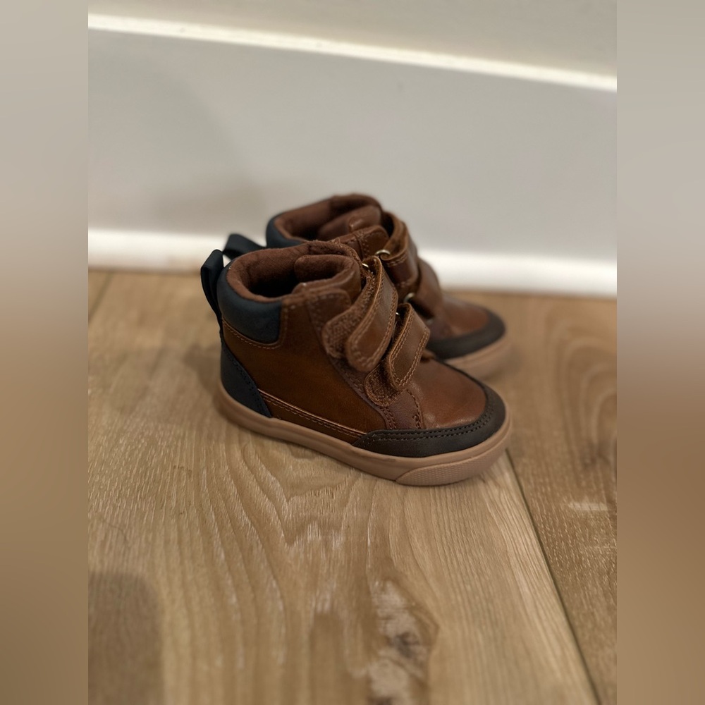 Size 5c toddler boy cat & jack Velcro boot